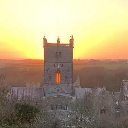 St Davids Gin & Kitchen - The Cathedral Villas Extérieur photo