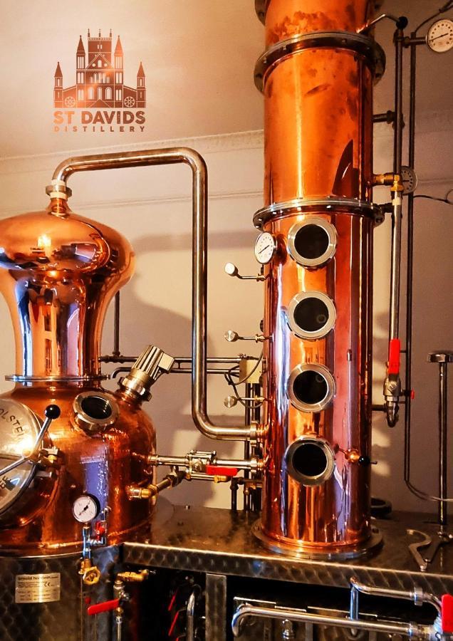 St Davids Gin & Kitchen - The Cathedral Villas Extérieur photo