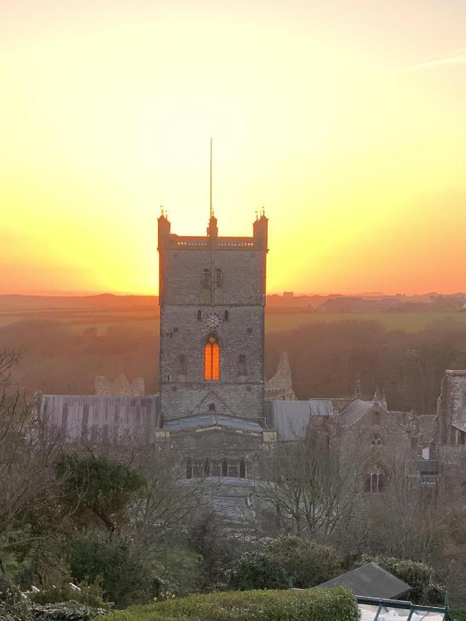 St Davids Gin & Kitchen - The Cathedral Villas Extérieur photo
