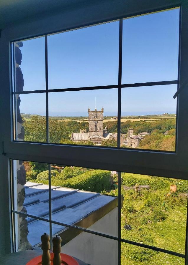 St Davids Gin & Kitchen - The Cathedral Villas Extérieur photo