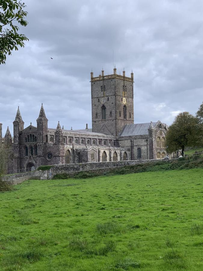St Davids Gin & Kitchen - The Cathedral Villas Extérieur photo